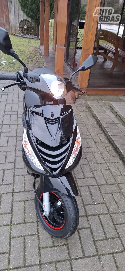 Piaggio ZIP 2023 m Motoroleris / Mopedas