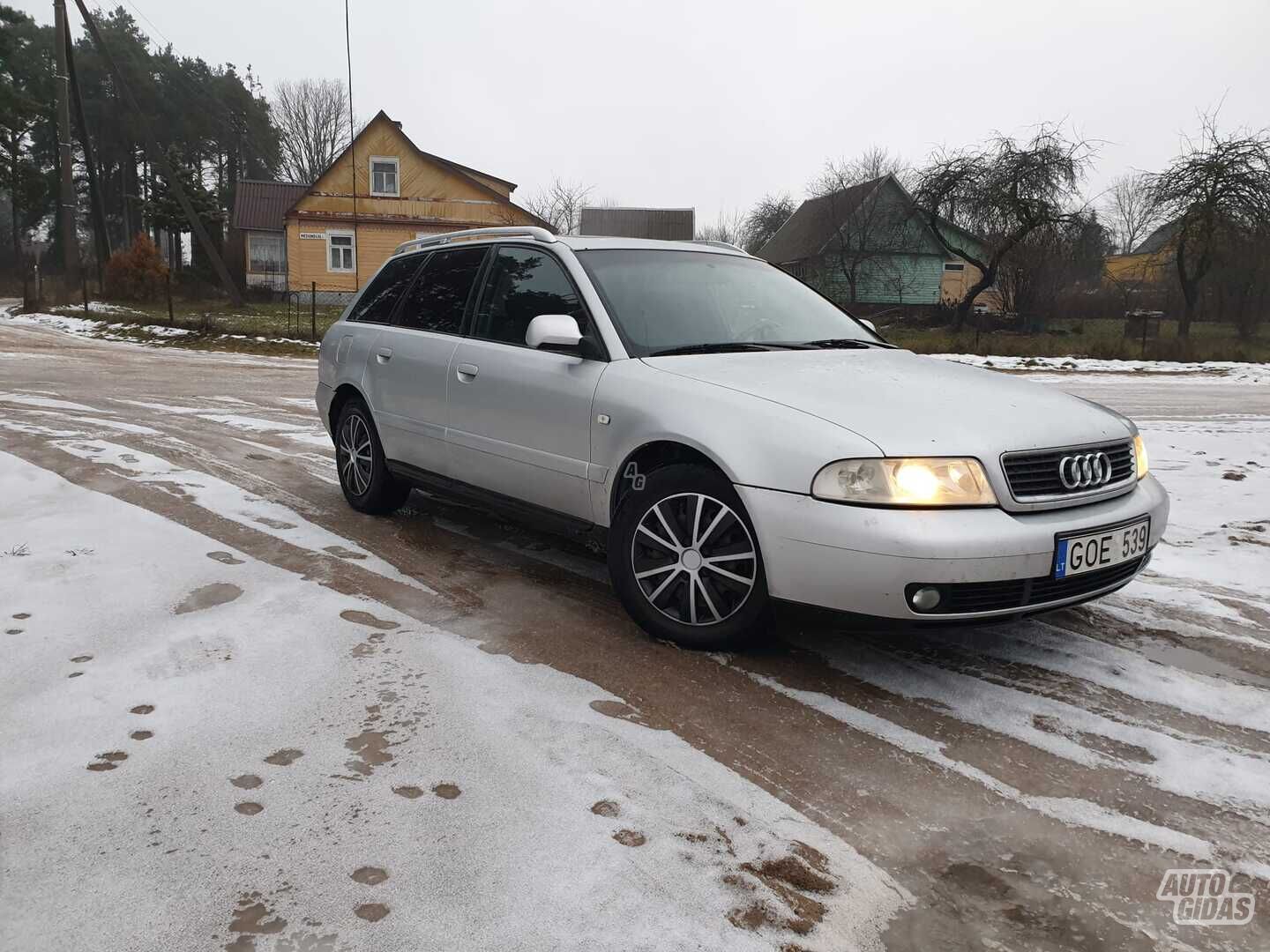 Audi A4 2000 m Universalas