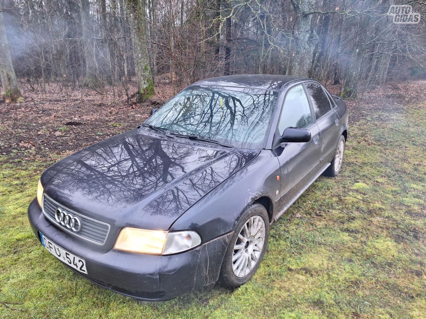 Audi A4 1996 m Sedanas