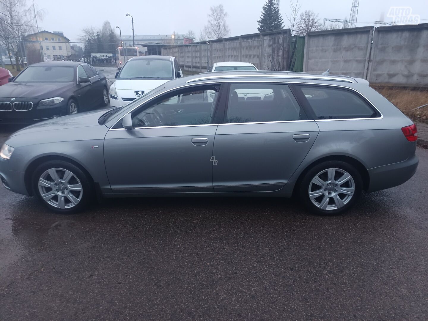 Audi A6 2010 m Universalas