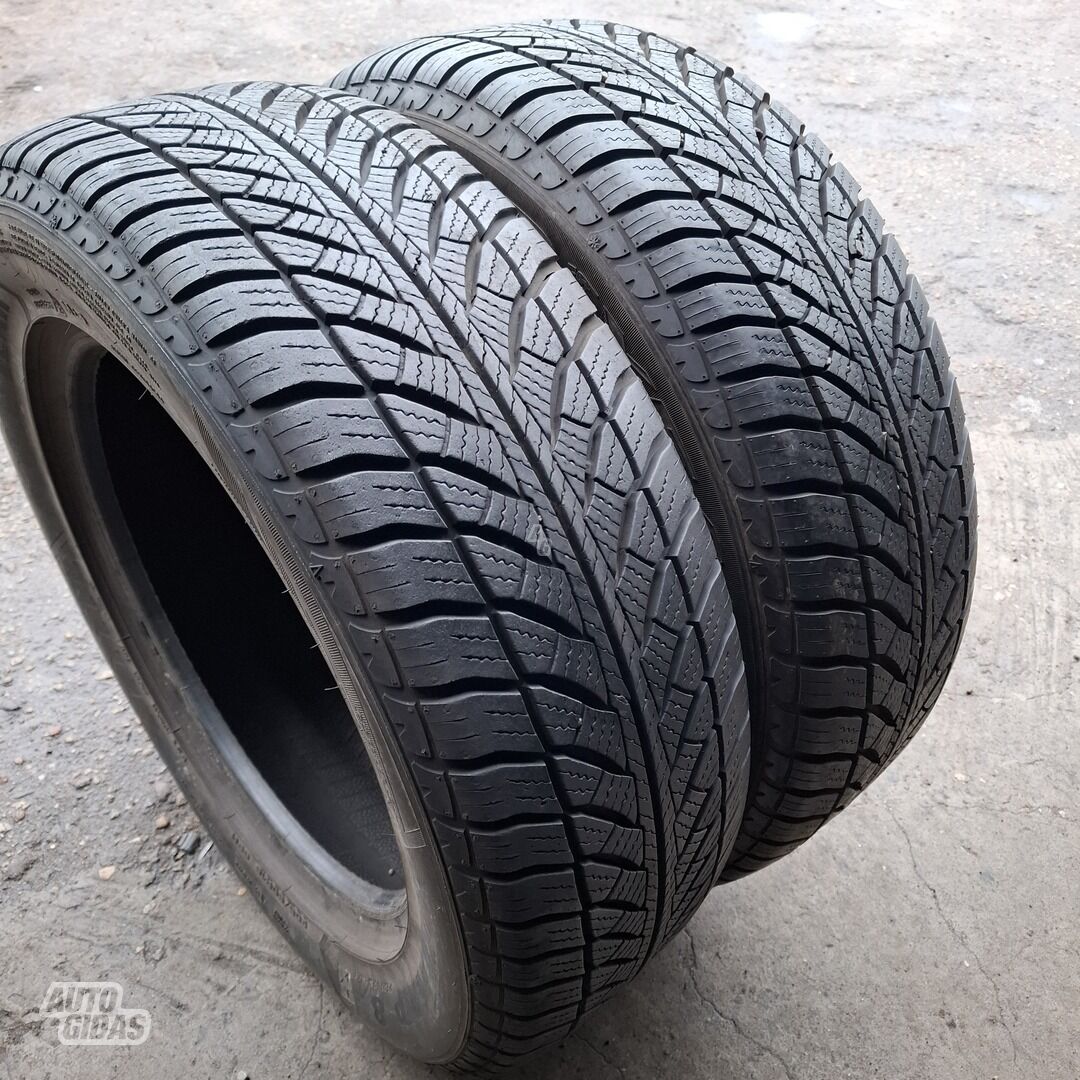 Goodyear R16 universalios padangos lengviesiems