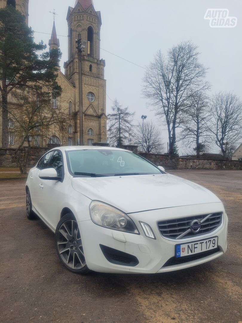 Volvo S60 2010 г Седан