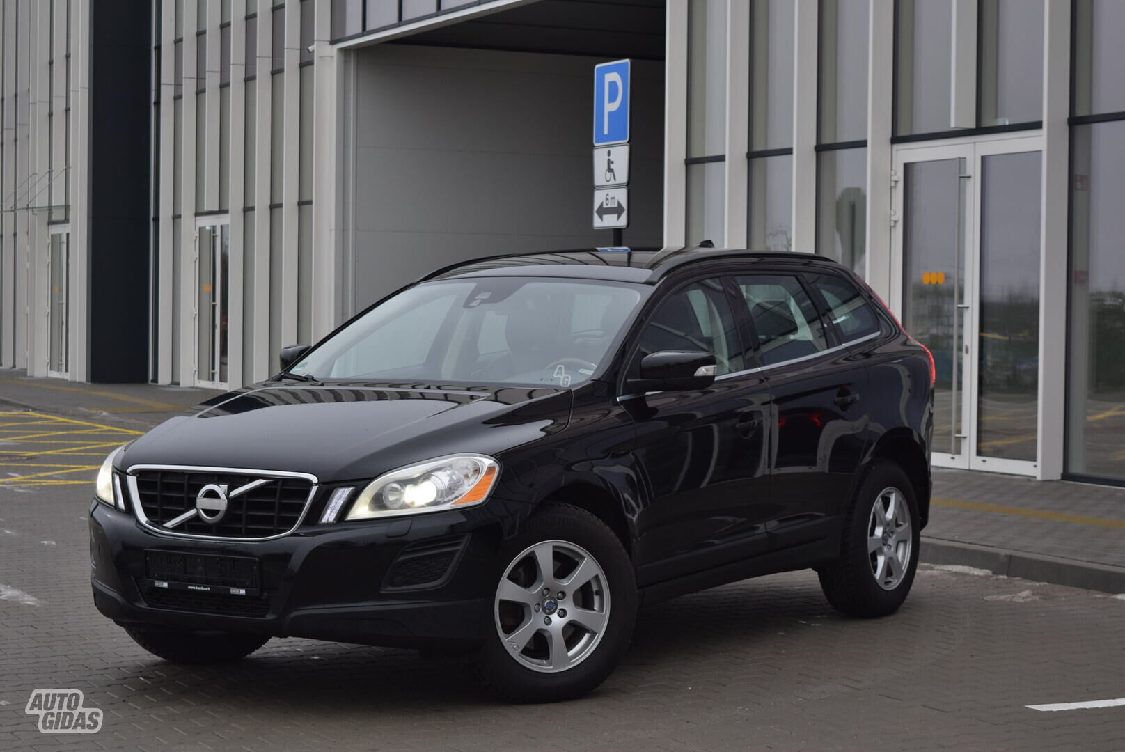 Volvo XC60 2WD 2013 y