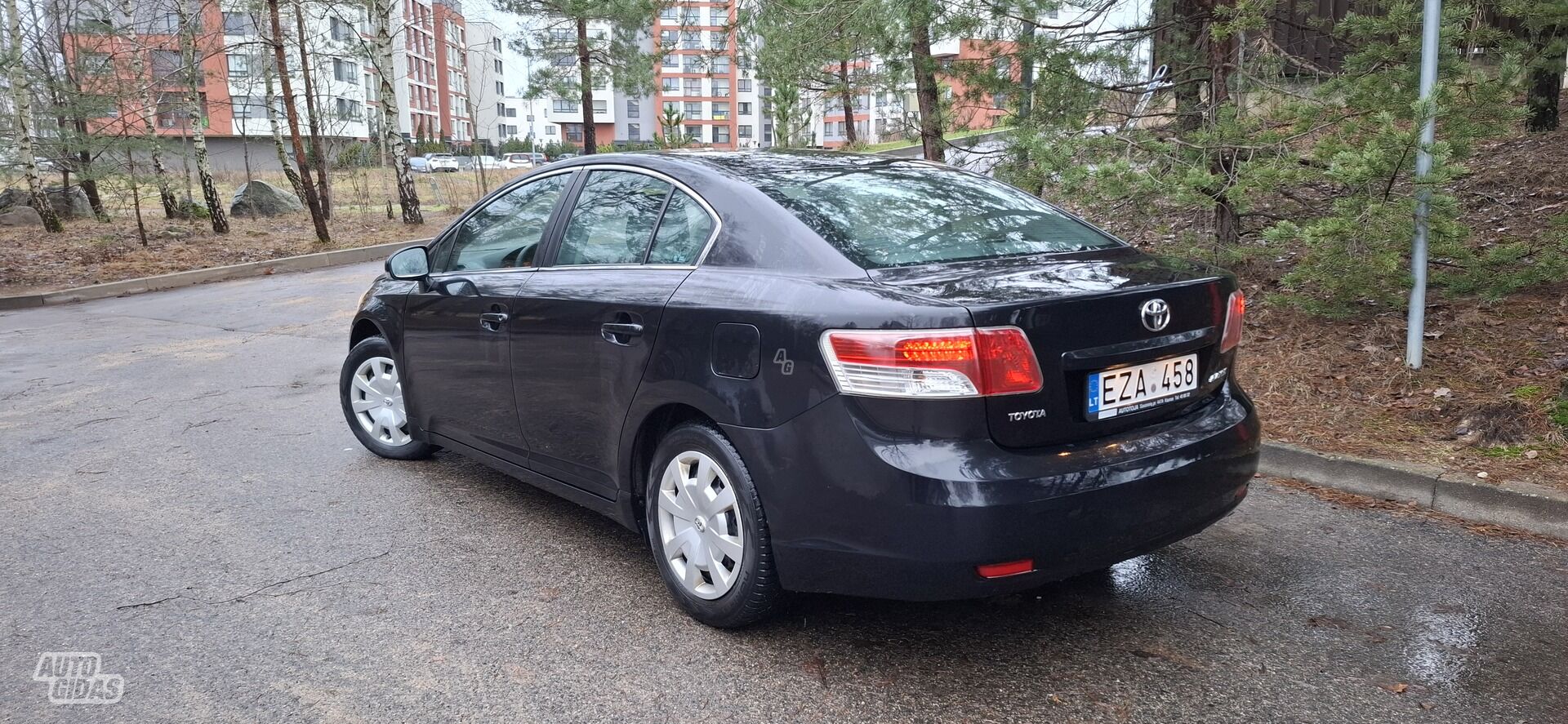 Toyota Avensis 2011 г Седан