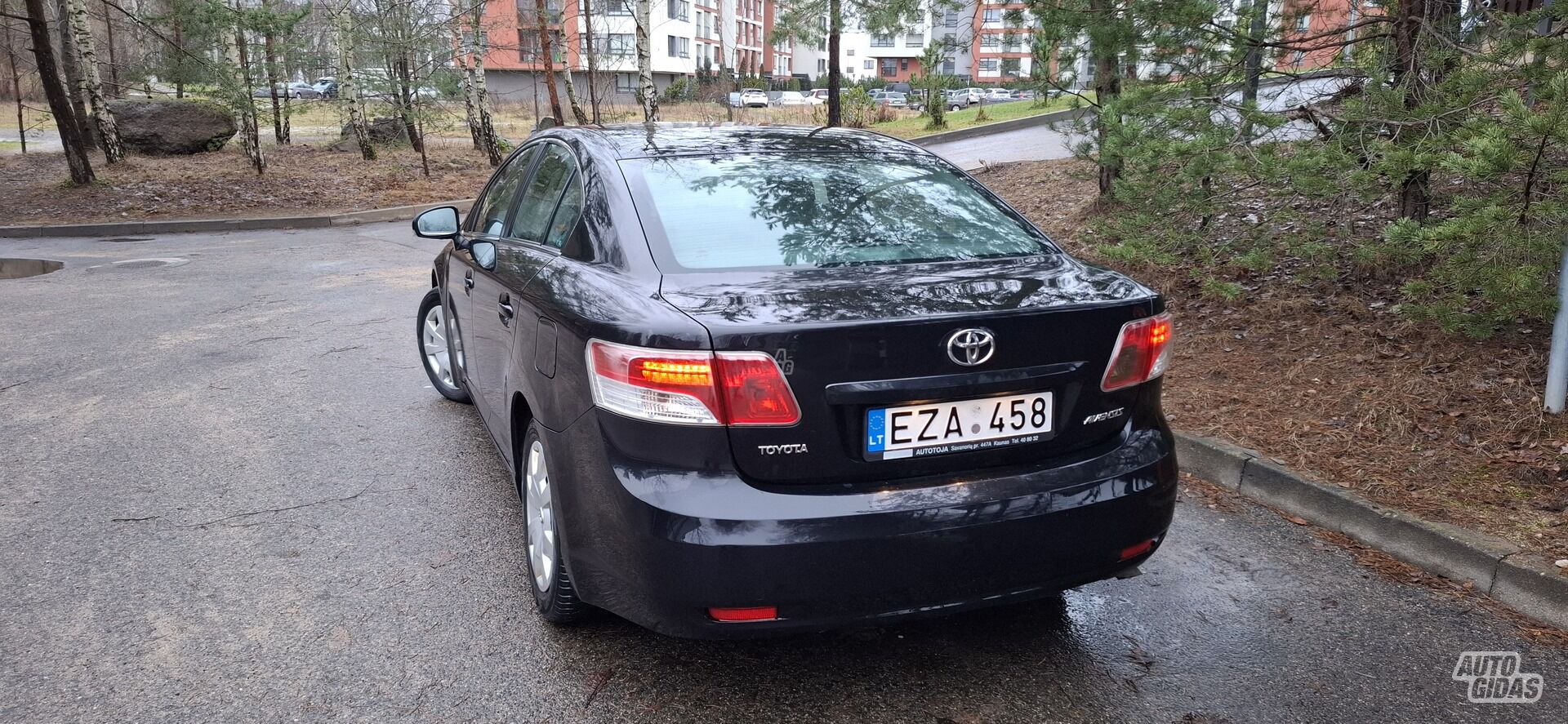 Toyota Avensis 2011 y Sedan