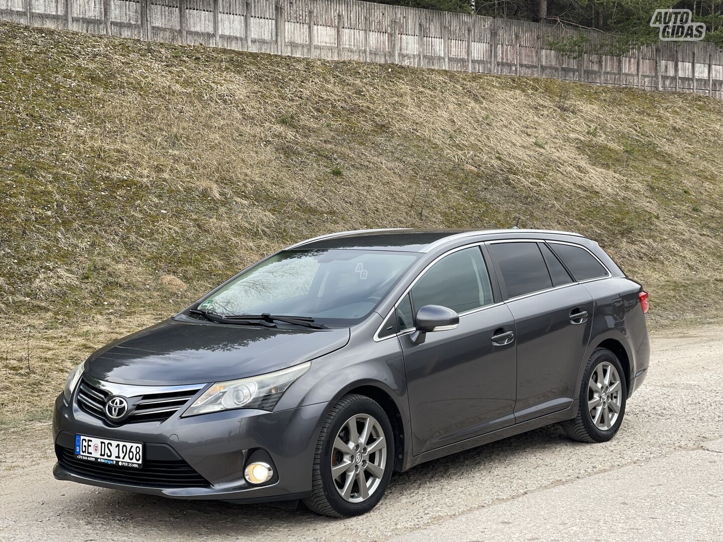 Toyota Avensis 2013 m Universalas