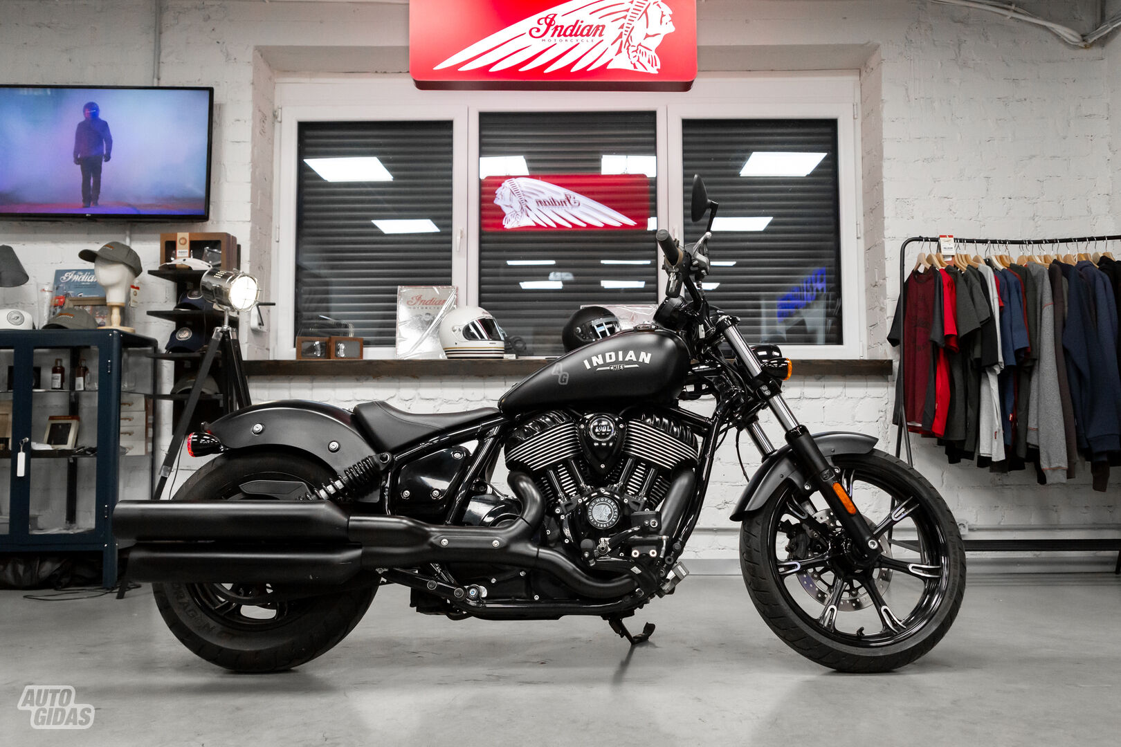 Indian Chief Dark Horse 2022 m Čioperis / Cruiser / Custom motociklas