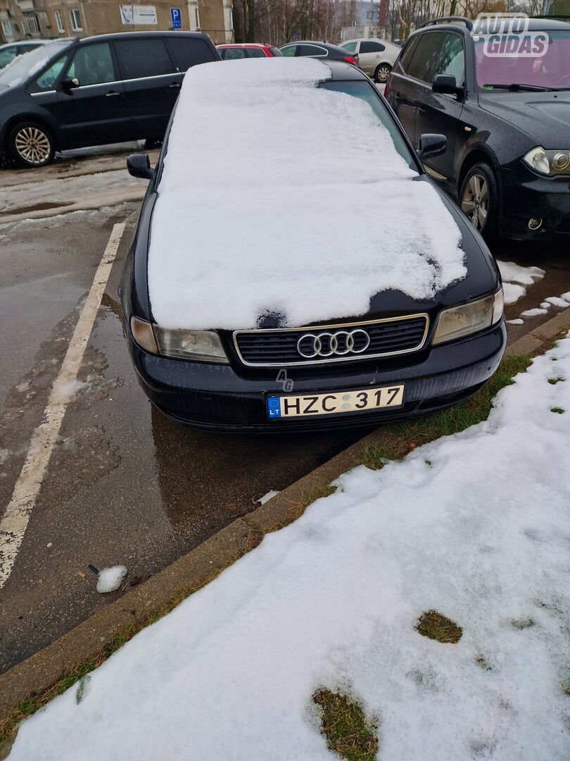 Audi A4 1998 m Sedanas