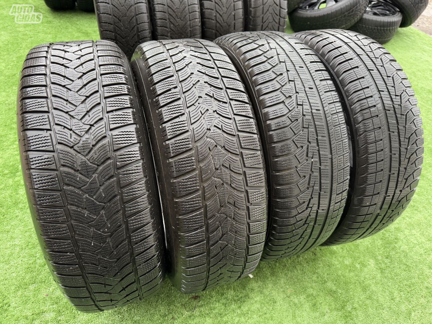 Dunlop Siunciam, 5-6mm R17 winter tyres passanger car