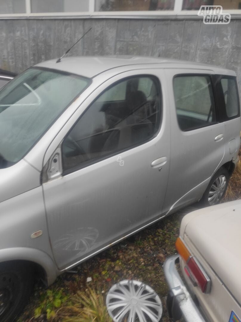 Toyota Yaris Verso 2001 m dalys