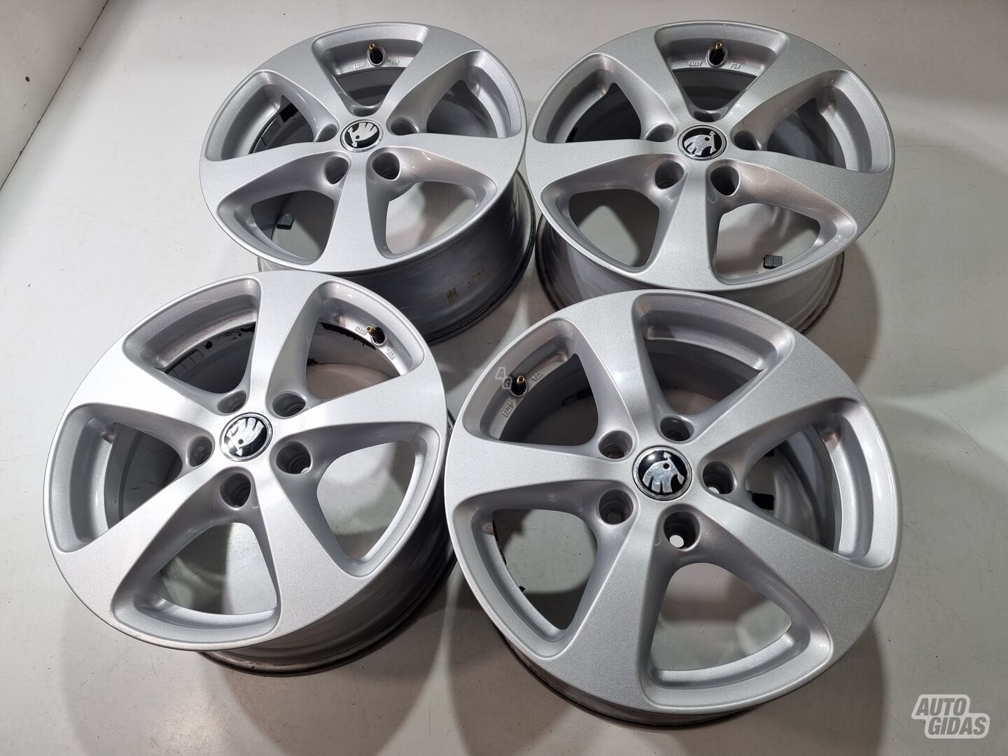 Skoda Superb R16 Superb light alloy R16 rims