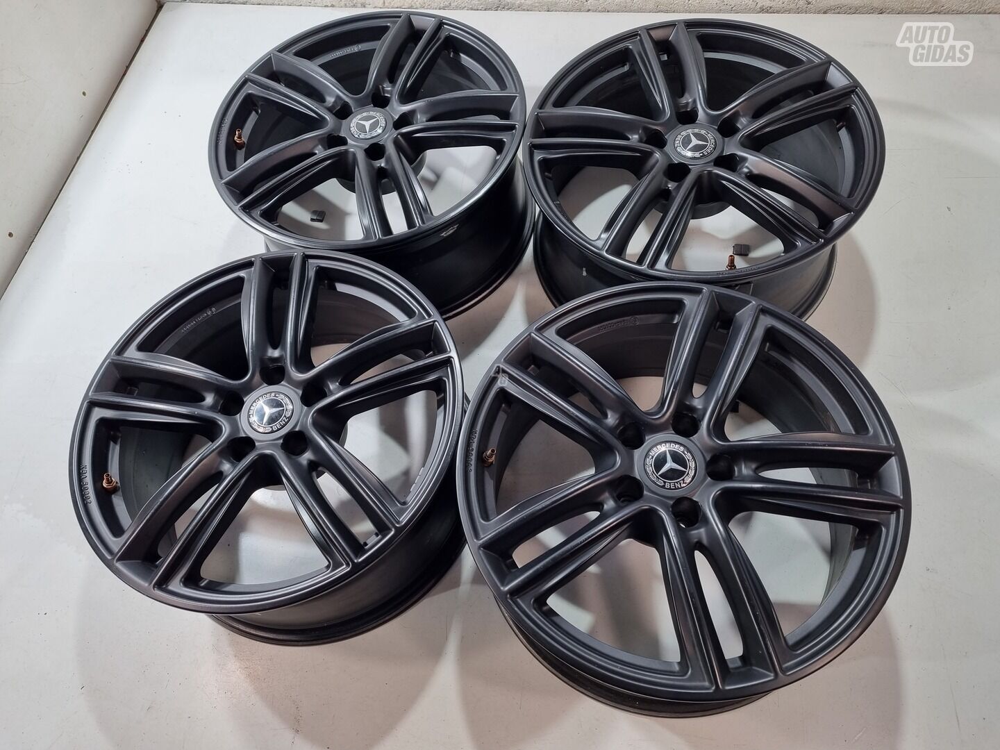 Mercedes-Benz R18, ET30 light alloy R18 rims