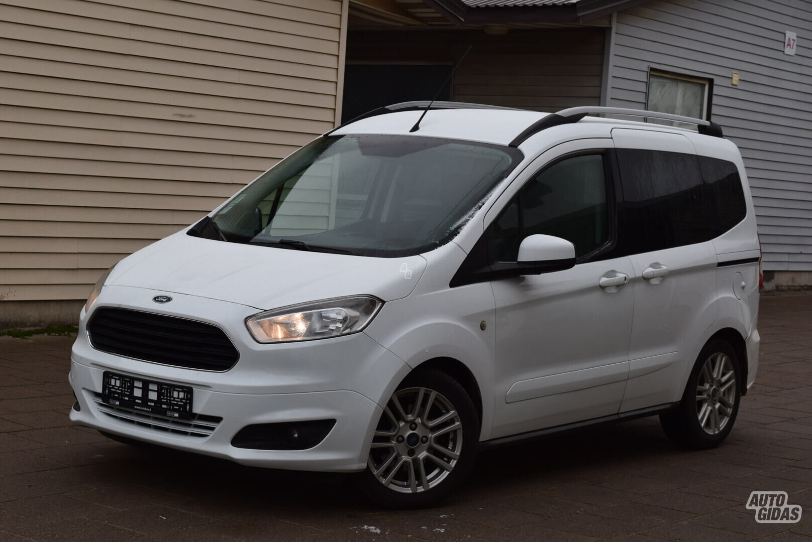 Ford Tourneo Courier 2015 m Vienatūris