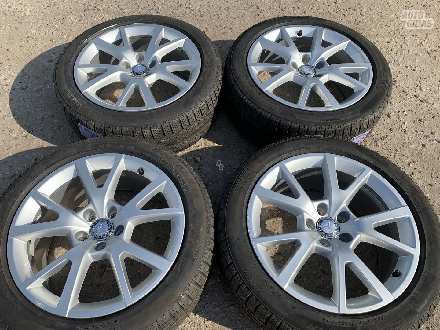 Mercedes-Benz Siunciam, 7.5J ET37 light alloy R18 rims