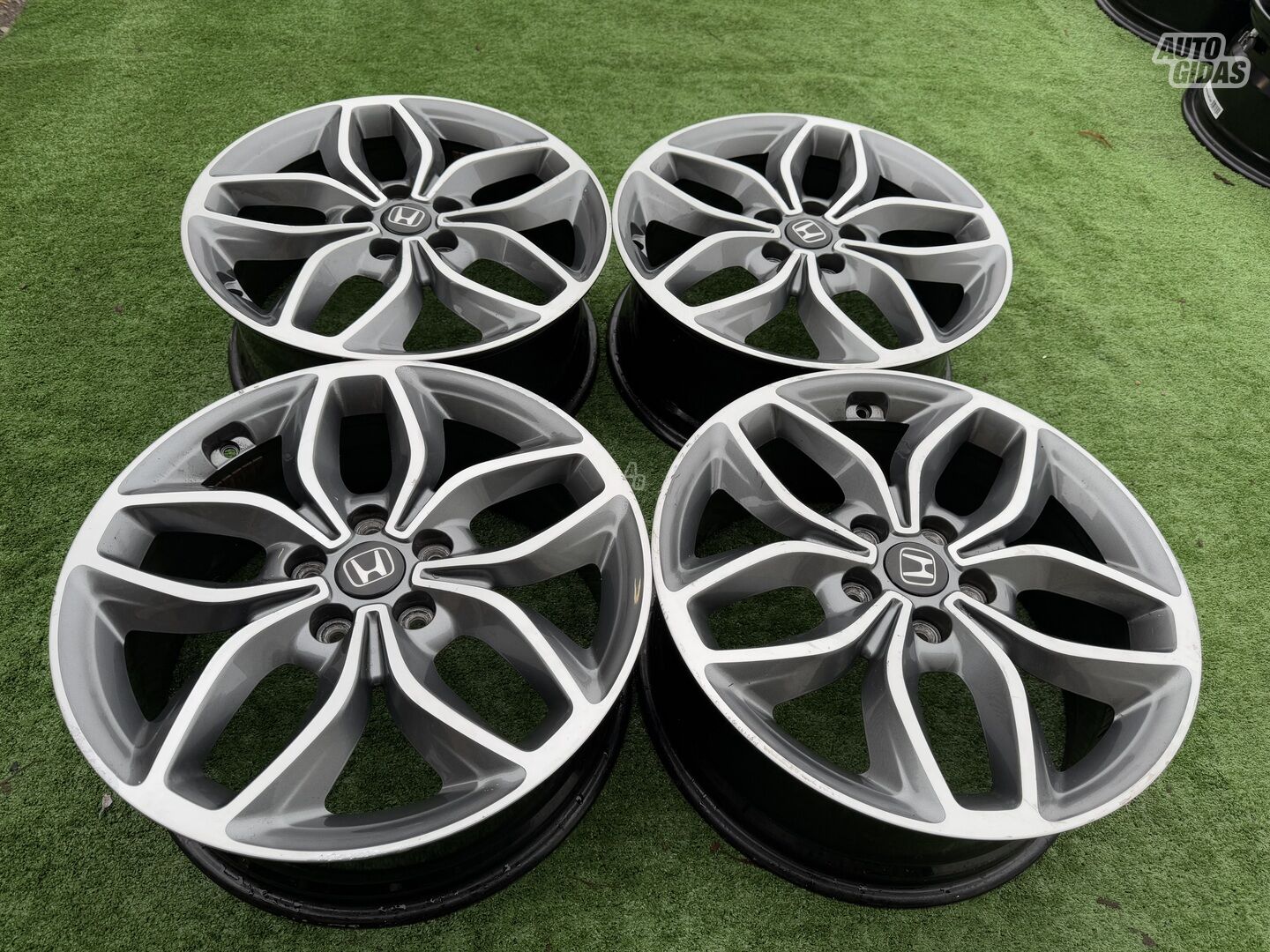 Honda Siunciam, 7.5J ET55 light alloy R18 rims