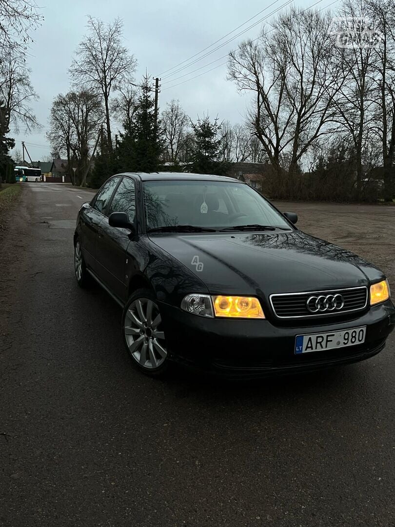 Audi A4 1996 m Sedanas