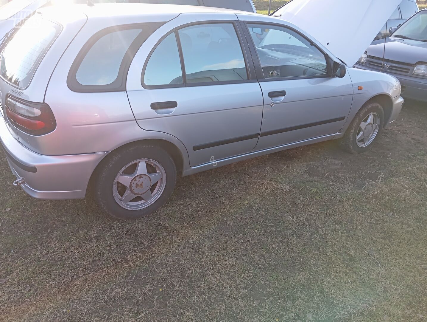 Nissan Almera 2002 y Hatchback