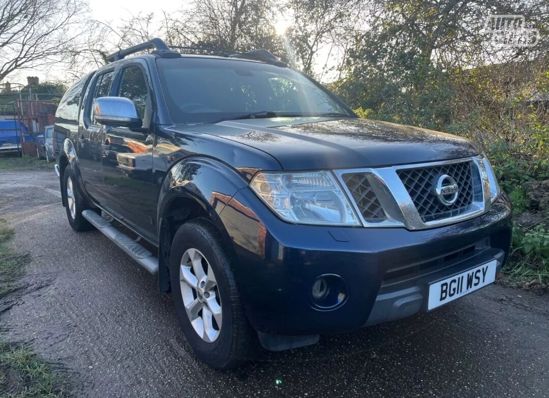 Nissan Navara 2011 г Пикап