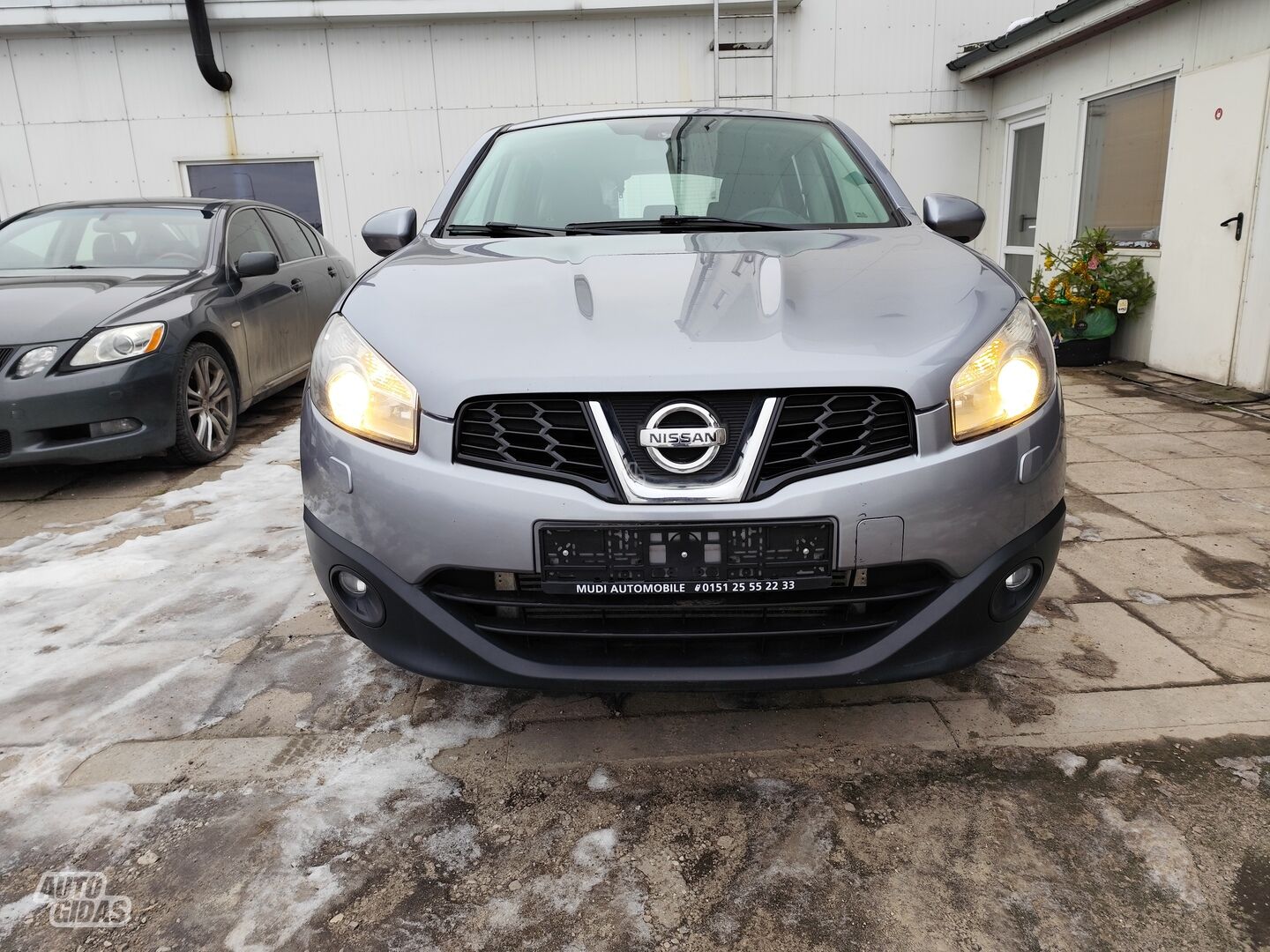 Nissan Qashqai 2011 y Off-road / Crossover