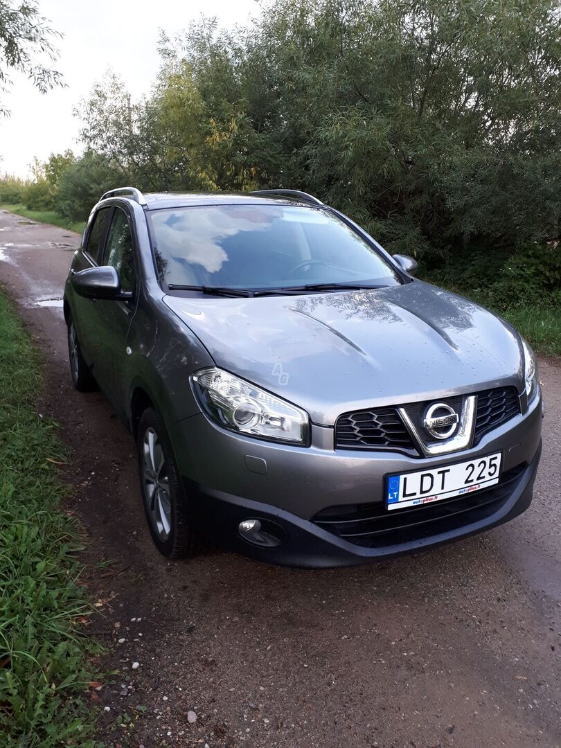 Nissan Qashqai 2011 г Внедорожник / Кроссовер