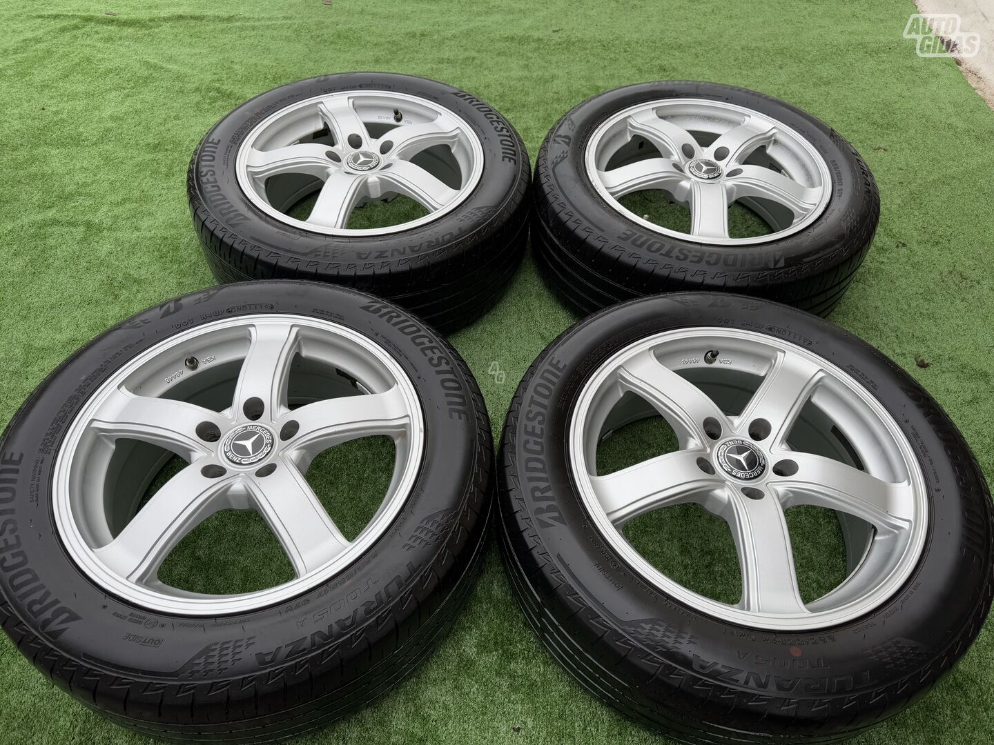 Mercedes-Benz Siunciam, 7.5J ET35 light alloy R17 rims