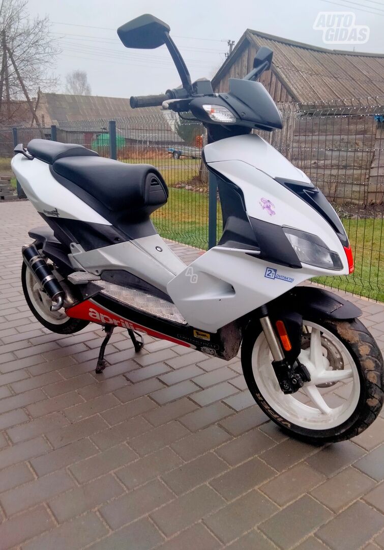 Aprilia SR 2011 г Мотороллер / Мопед