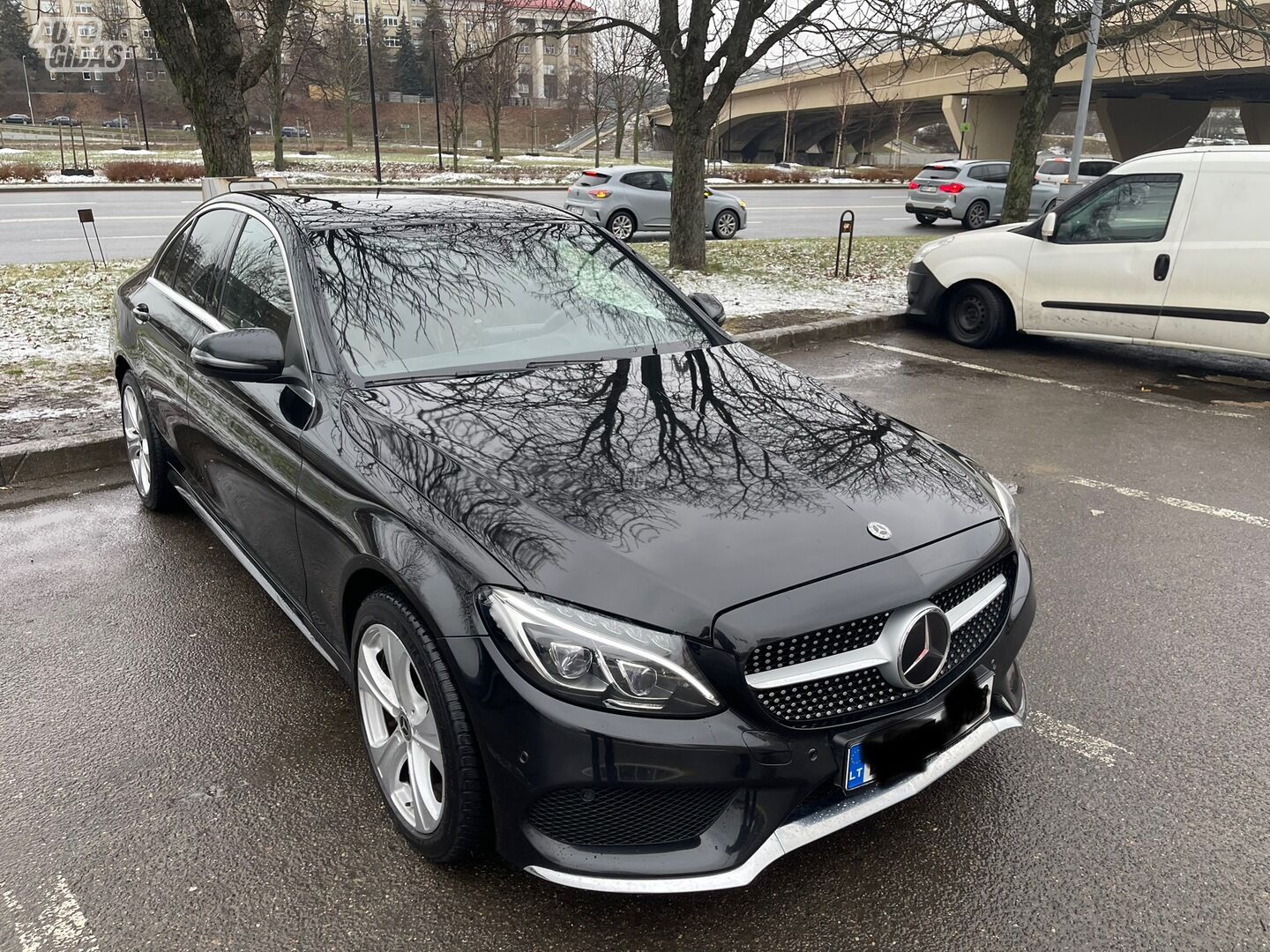 Mercedes-Benz C 300 h 2017 y