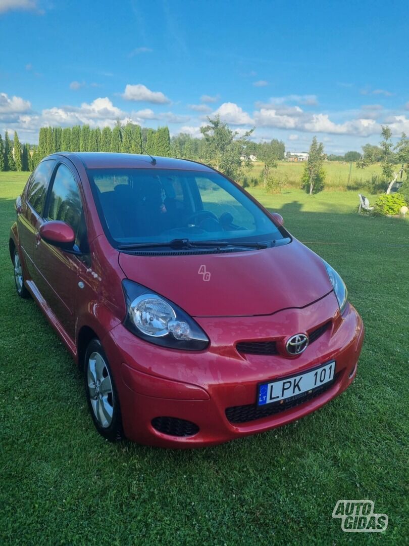 Toyota Aygo 2011 г Хэтчбек