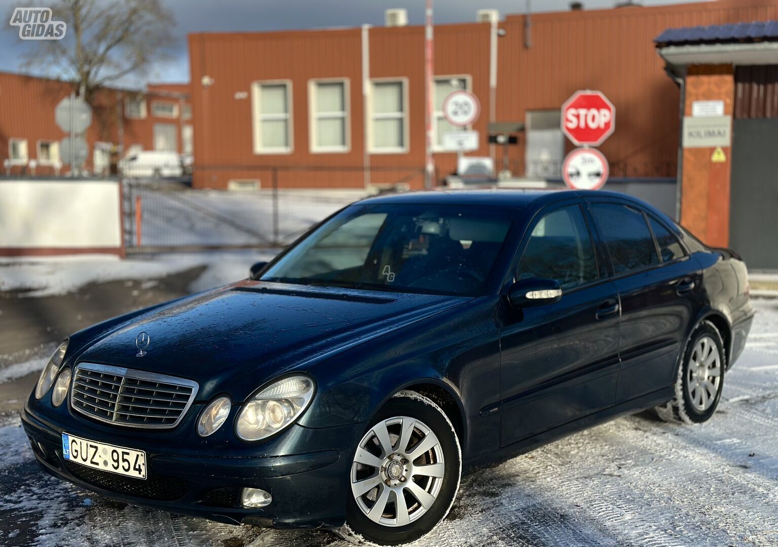 Mercedes-Benz E 270 2003 y Sedan