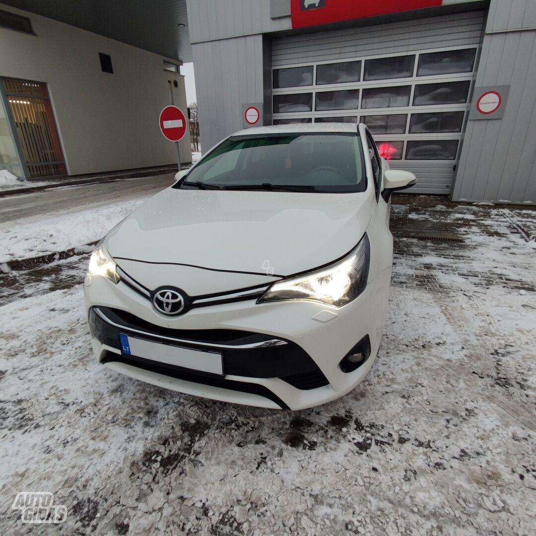 Toyota Avensis 2015 г Седан