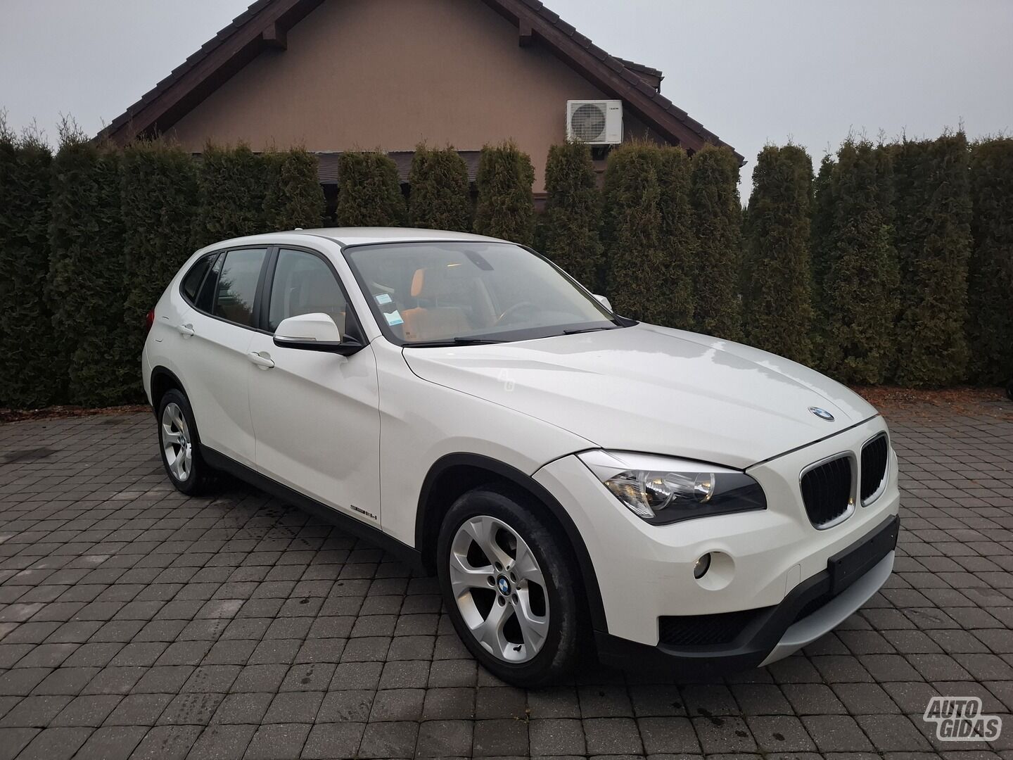 Bmw X1 2012 г Внедорожник / Кроссовер