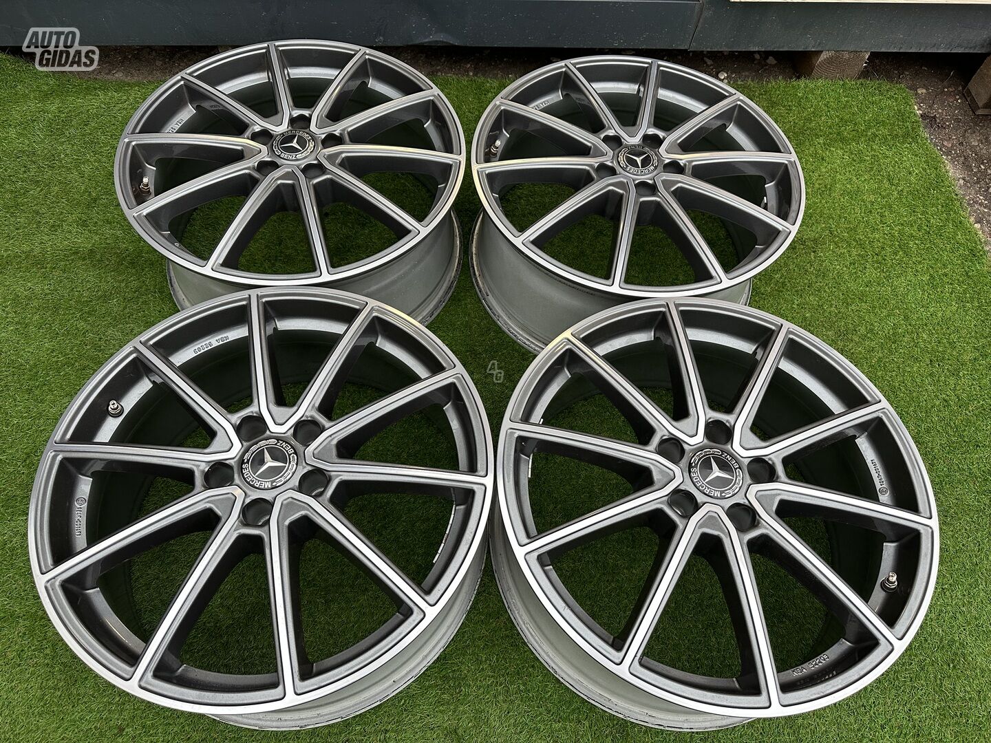 Mercedes-Benz Siunciam, 8J ET45 light alloy R19 rims