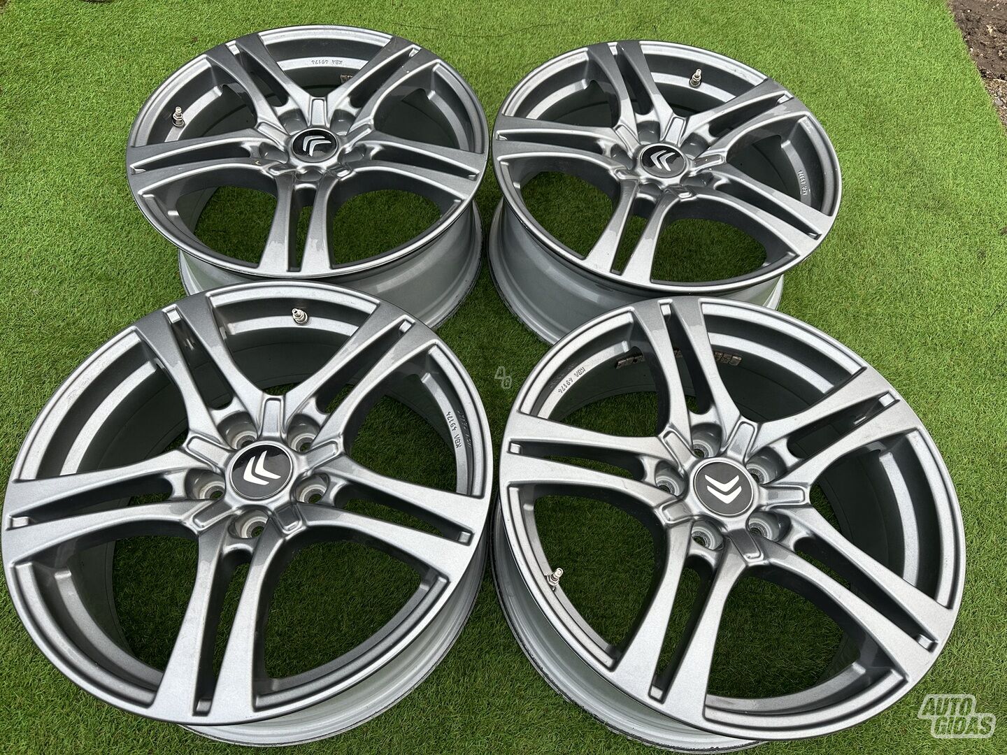 Citroen Siunciam, 7,5J ET45 light alloy R18 rims