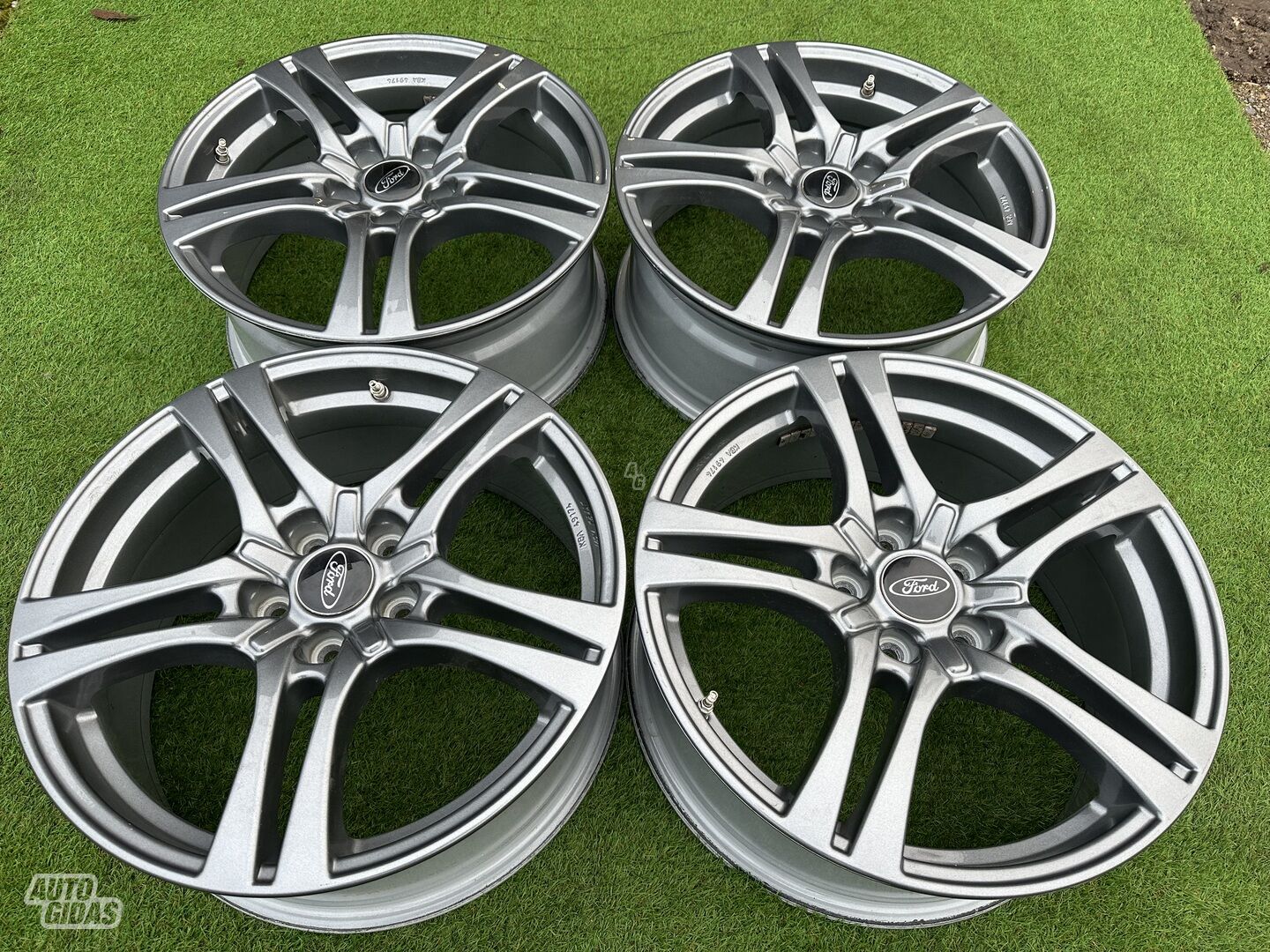 Ford Siunciam, 7,5J ET45 light alloy R18 rims