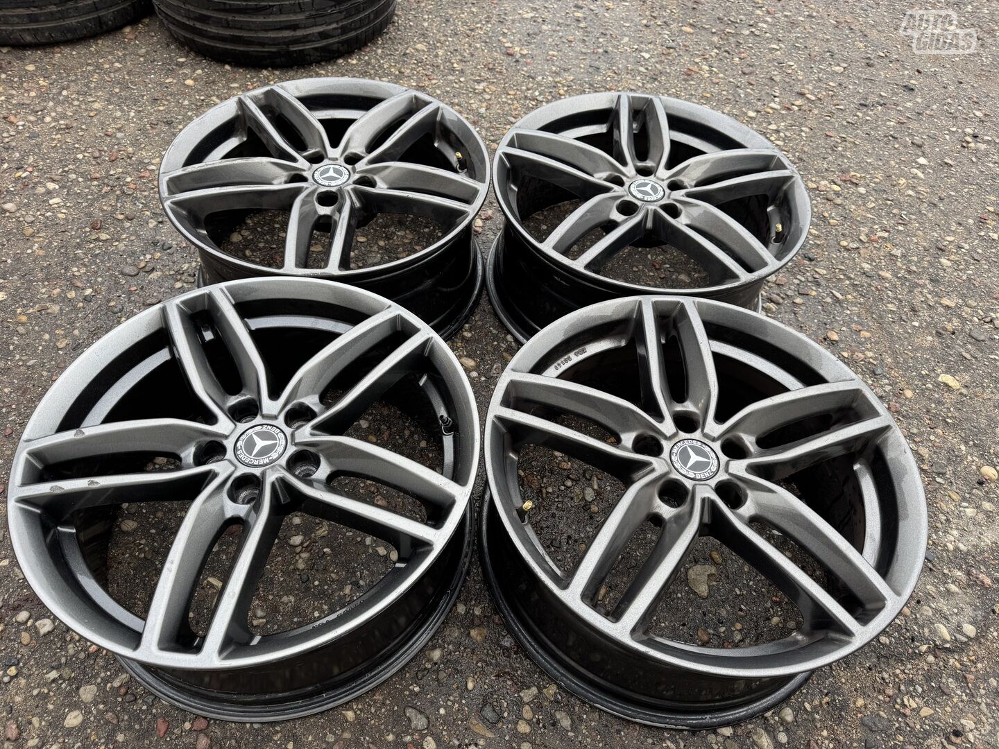 Mercedes-Benz Siunciam, 8J ET35 light alloy R19 rims