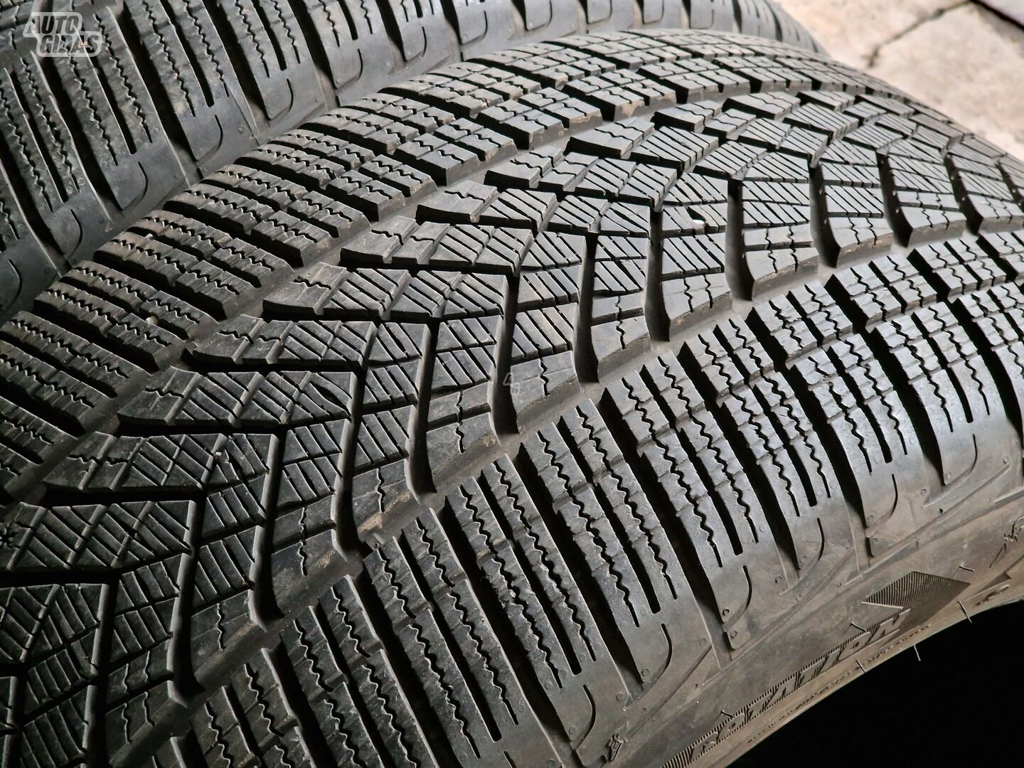 Goodyear UltraGrip Perfomance R20 žieminės padangos lengviesiems