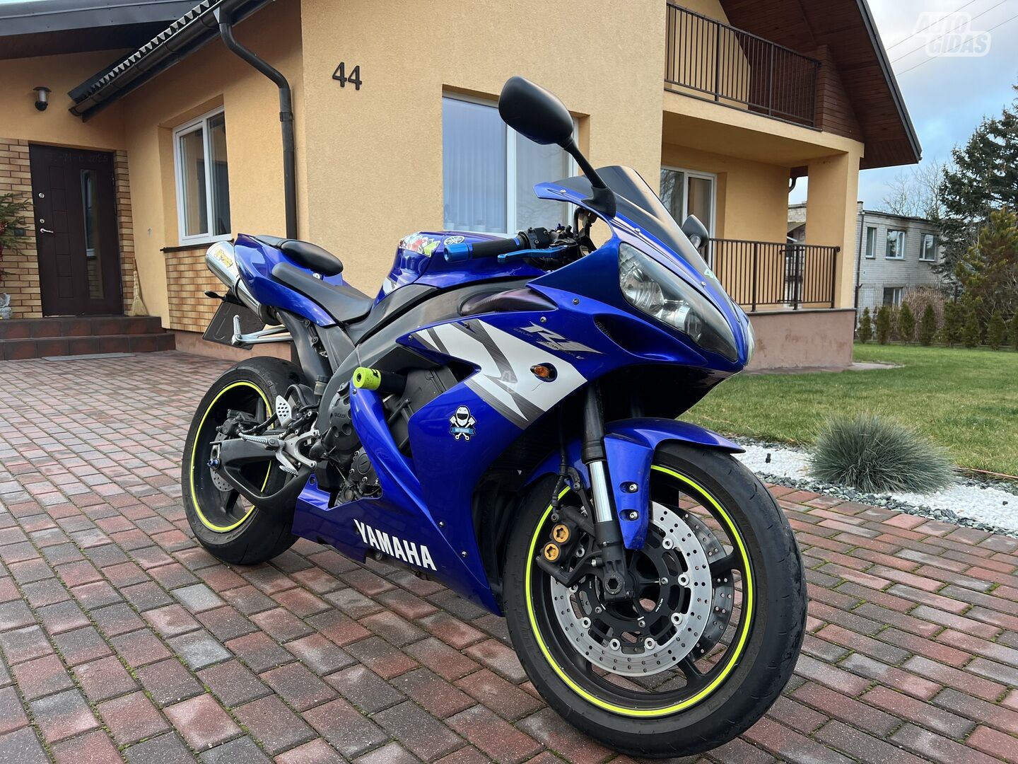 Yamaha R1 2004 y Sport / Superbike motorcycle