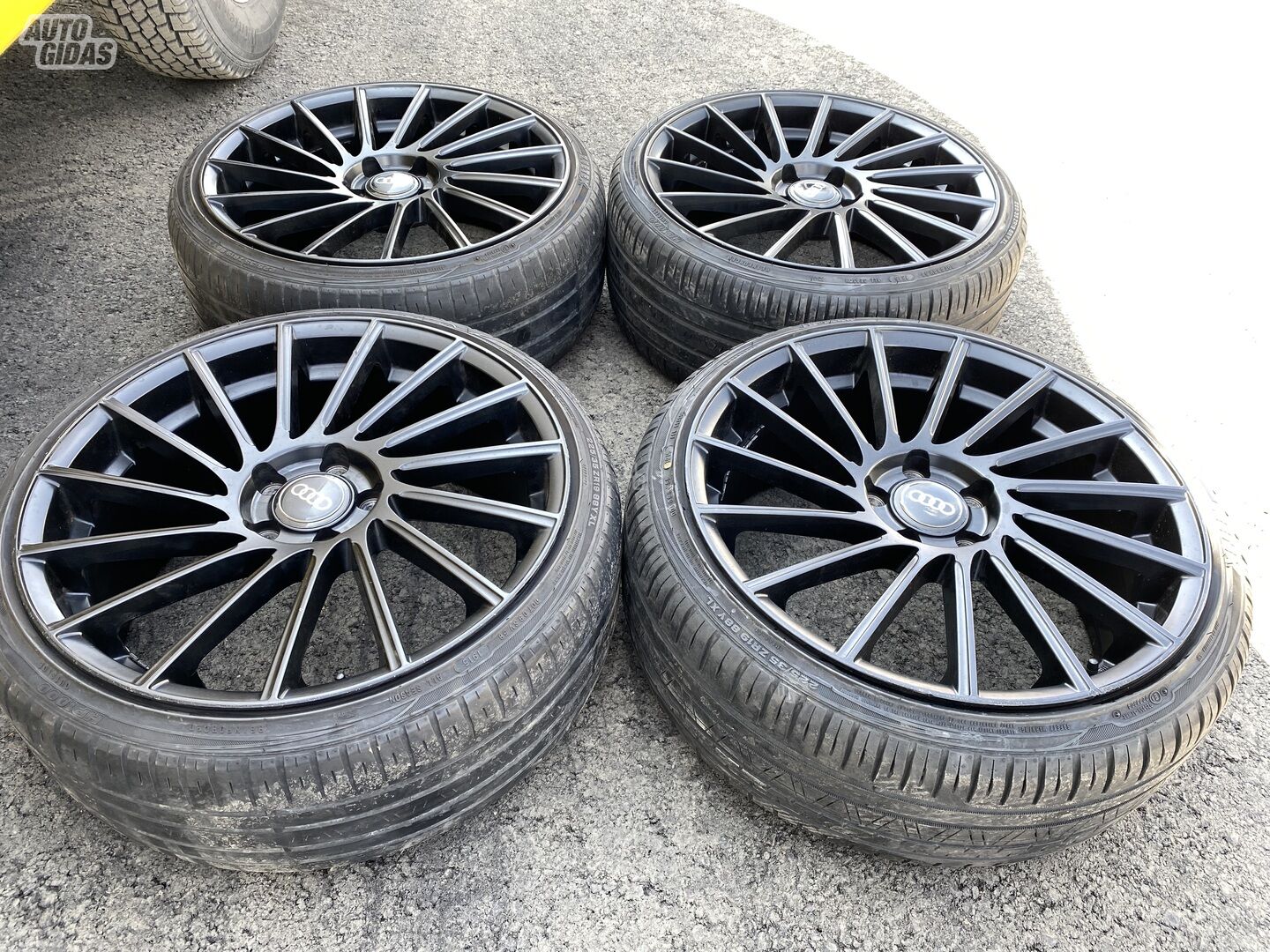 Audi Siunciam, 8.5J ET30 light alloy R19 rims