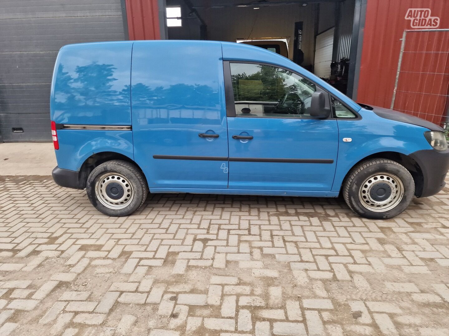 Volkswagen Caddy 2011 y Combi minibus