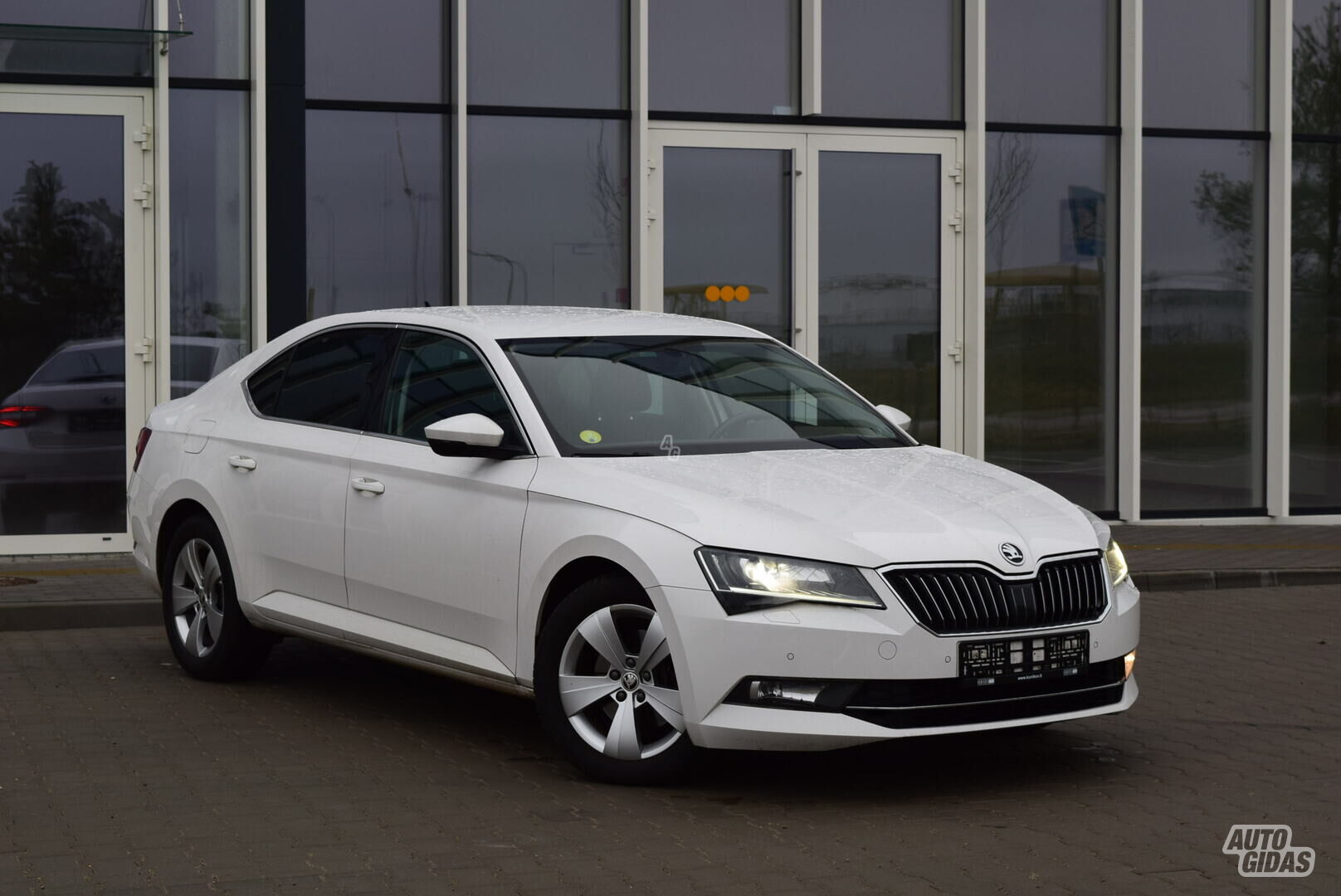 Skoda Superb 2019 y Hatchback