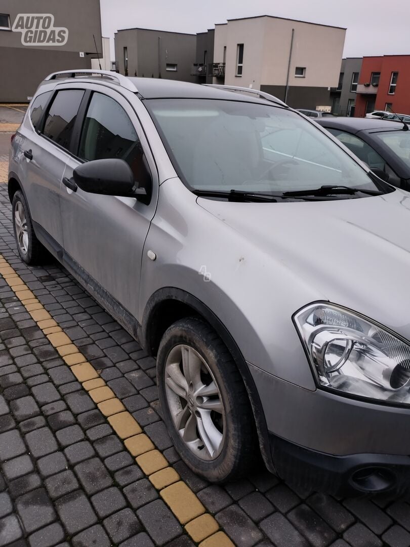 Nissan Qashqai+2 2009 y Off-road / Crossover