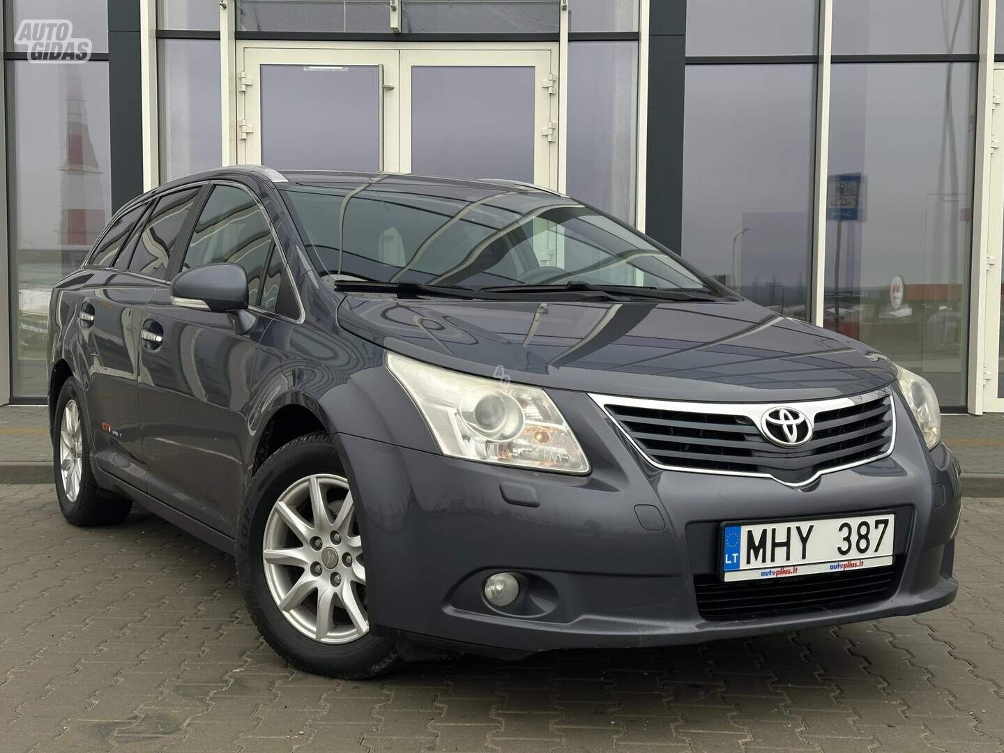 Toyota Avensis 2010 г Универсал