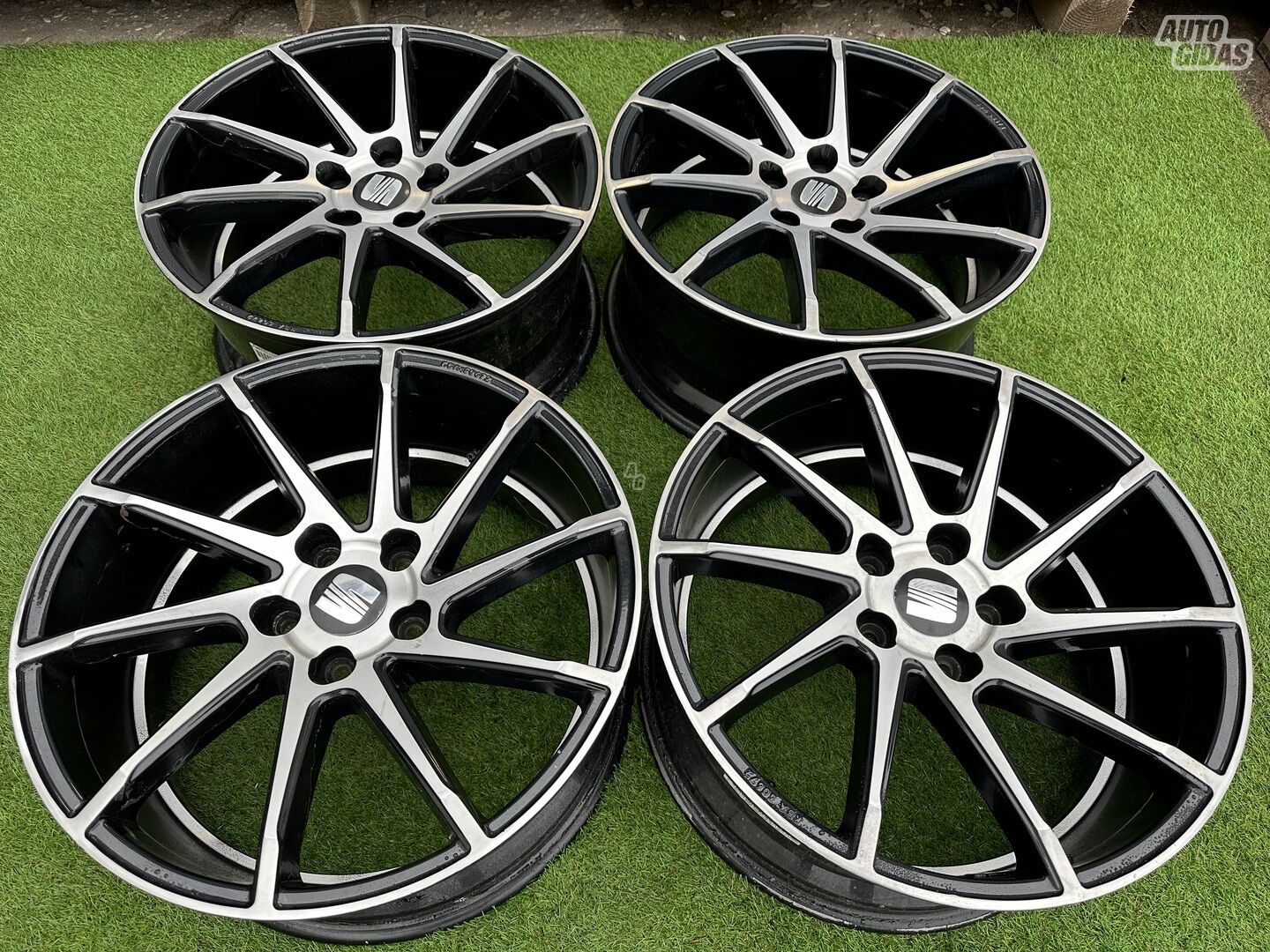 Seat Siunciam, 8.5J ET45 light alloy R18 rims