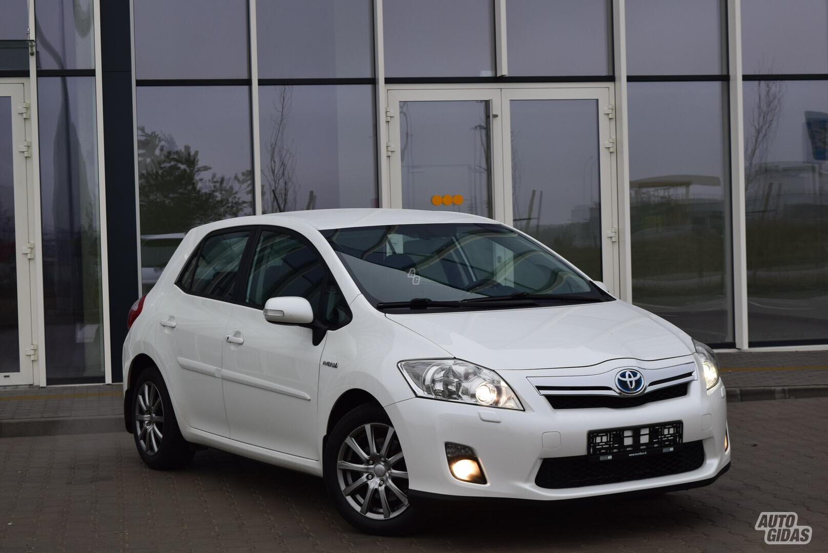 Toyota Auris 2011 y Hatchback