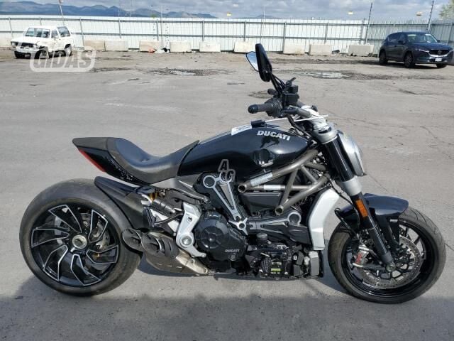 Ducati Diavel 2019 y Chopper / Cruiser / Custom motorcycle