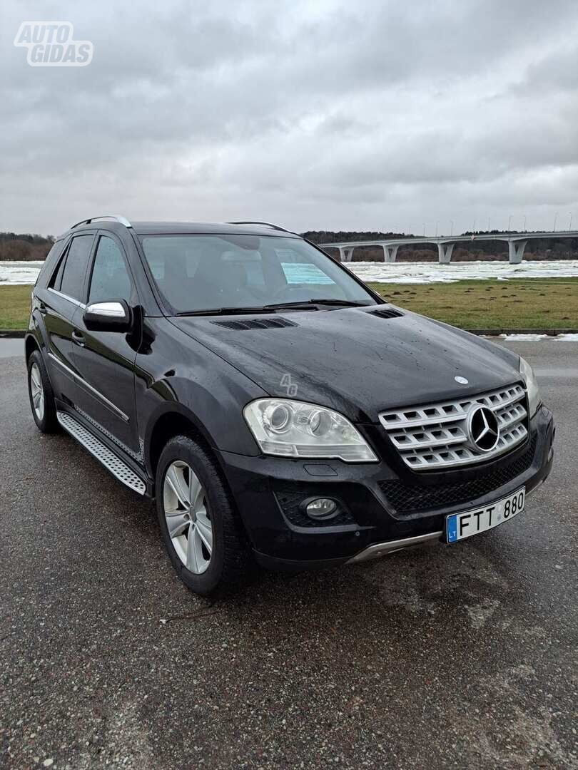 Mercedes-Benz ML 320 2009 г Внедорожник / Кроссовер