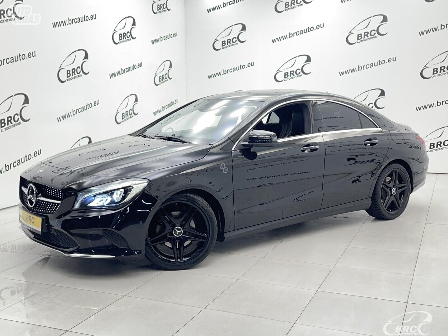 Mercedes-Benz CLA 200 2017 y Hatchback