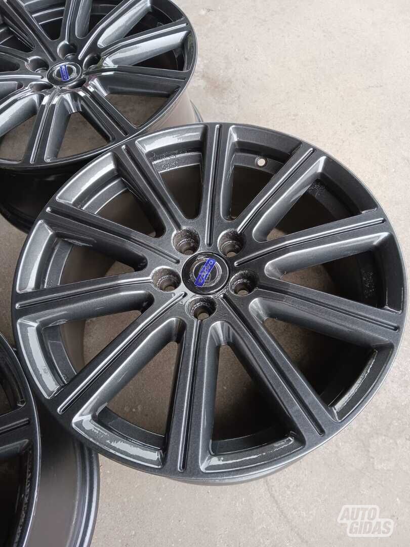 Volvo light alloy R18 rims