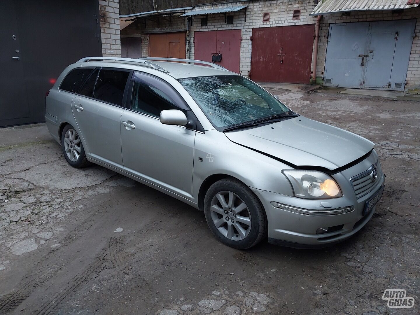 Toyota Avensis II 2004 y parts