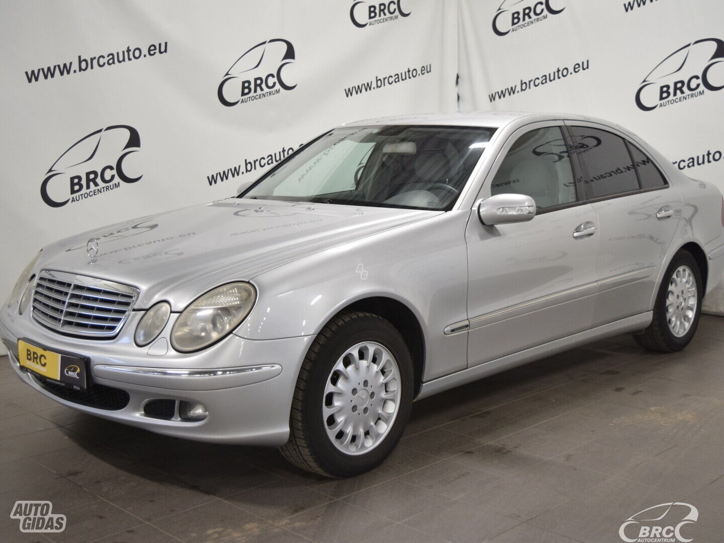 Mercedes-Benz E 270 A/T 2005 y